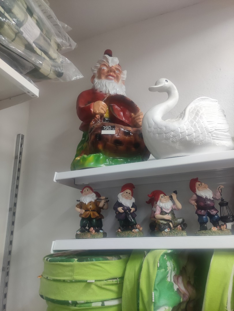 Obchod/></figure>
      <figure><img class=